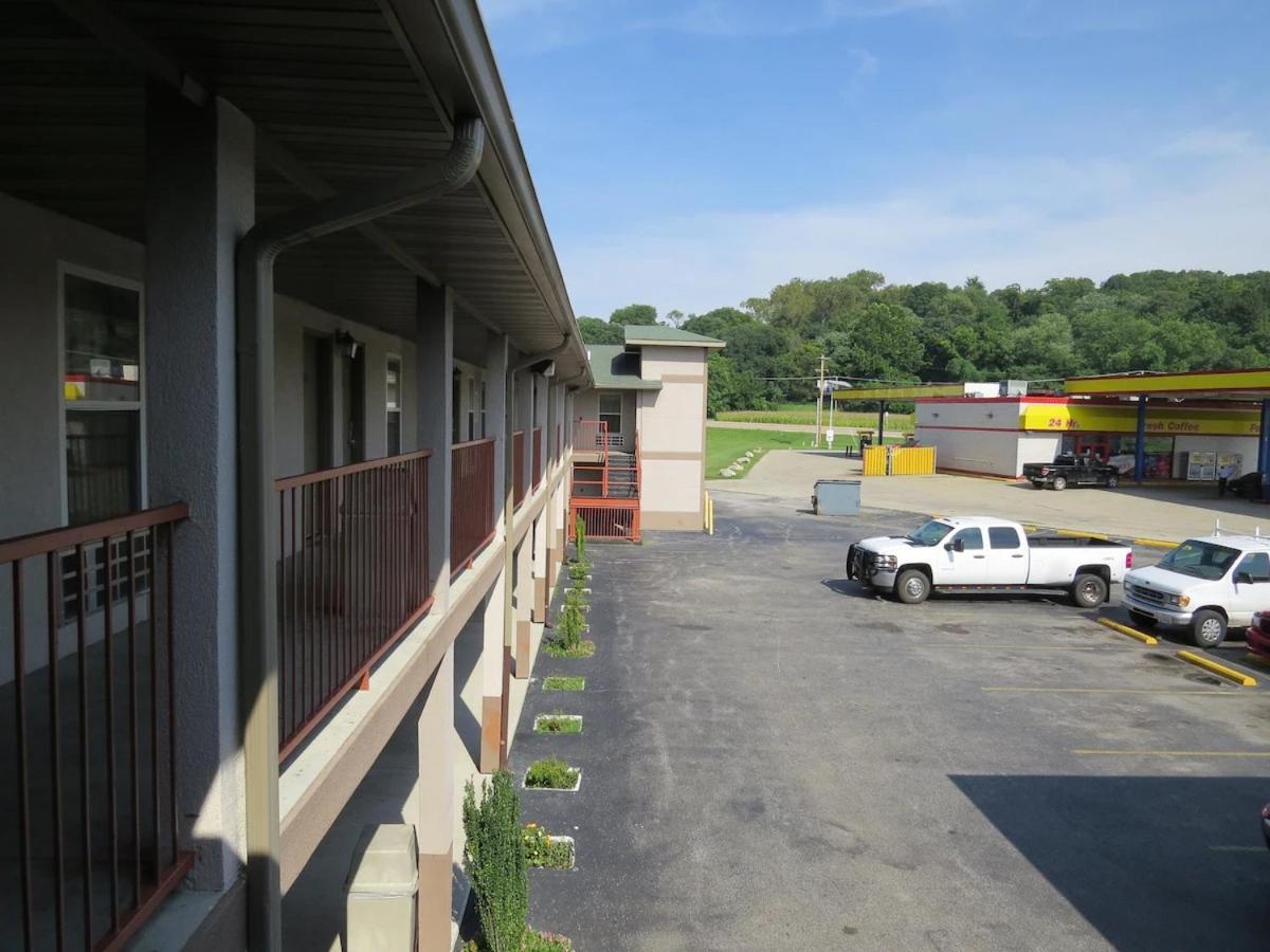 First Western Inn Caseyville 外观 照片