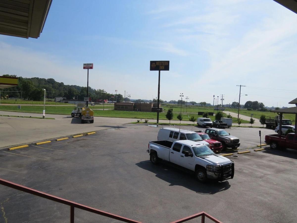 First Western Inn Caseyville 外观 照片