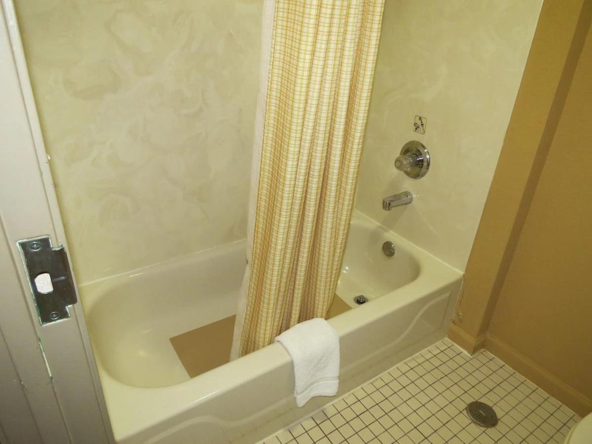 First Western Inn Caseyville 外观 照片